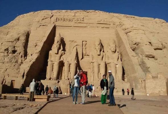 El templo de Abu simbel de Asuán en avión