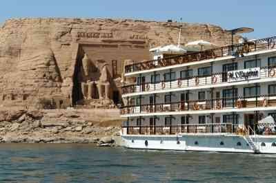 Eugenie Lago Nasser crucero de Abu Simbel a Asuán en lunes