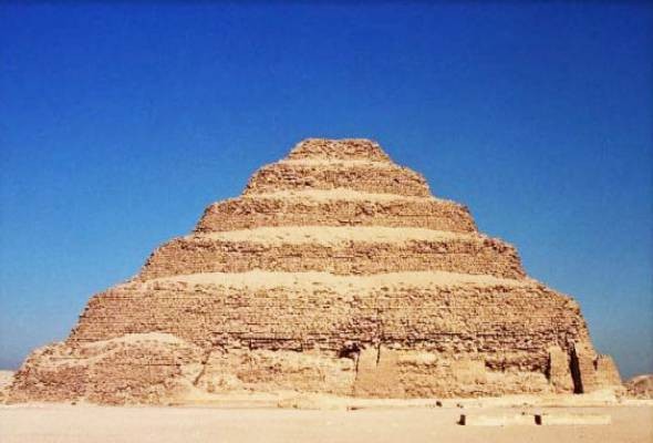 Pyramids of Giza, Sakkara and Memphis Day Tour